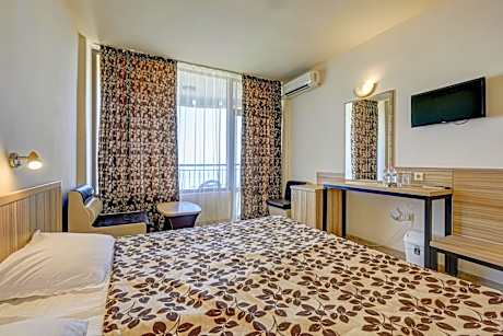 Double or Twin Room with Sea View (2 Adults + 1 Child)