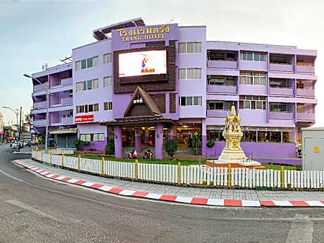 OYO 565 Trang Hotel