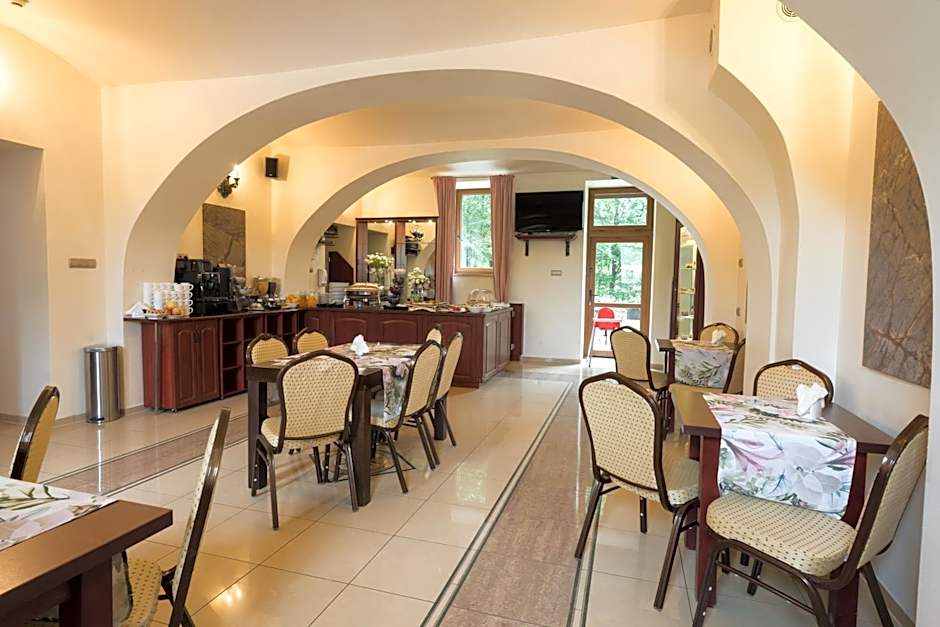 HOTEL I RESTAURACJA BROCHÓW