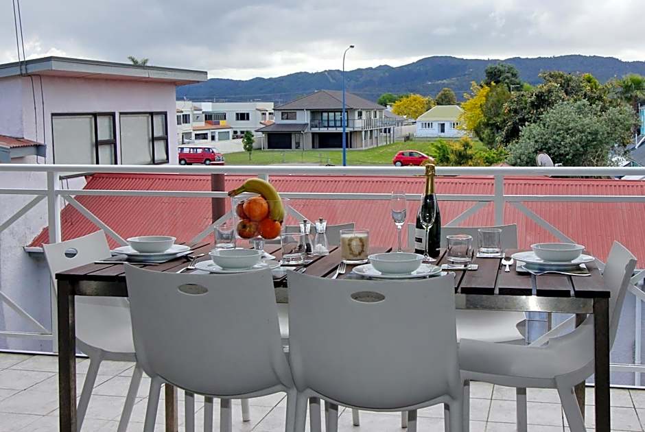 Crow's Nest Apartments