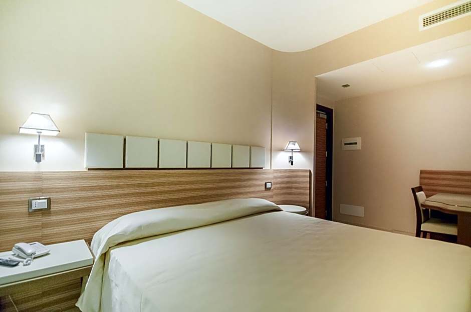 Photo 1 of 4 of 1 Double Bed or 2 Beds