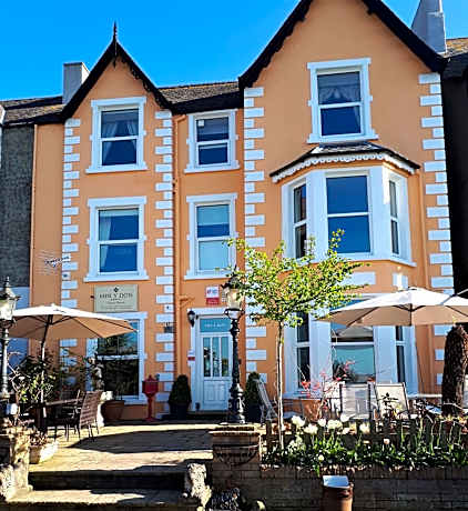 Min y Don Guest House