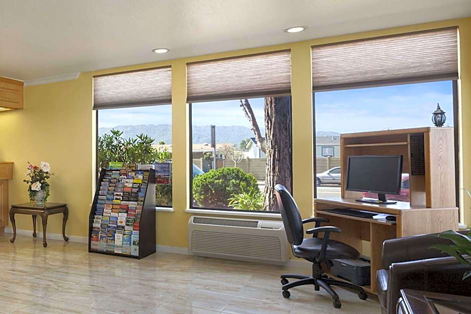 Days Inn by Wyndham Gilroy