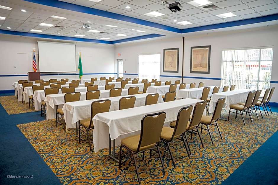 Comfort Suites Airport Tukwila Seattle
