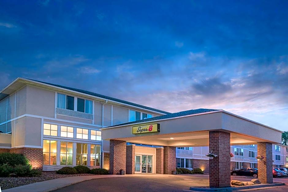 Photo 1 of 32 of Super 8 by Wyndham Menomonie WI