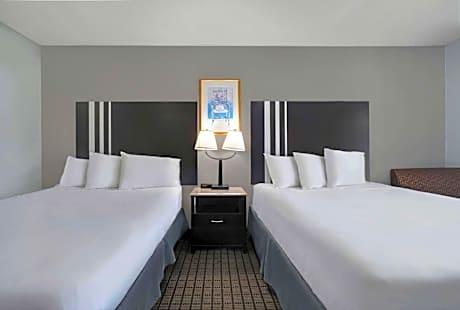 Deluxe Queen Room with Two Queen Beds - Smoking