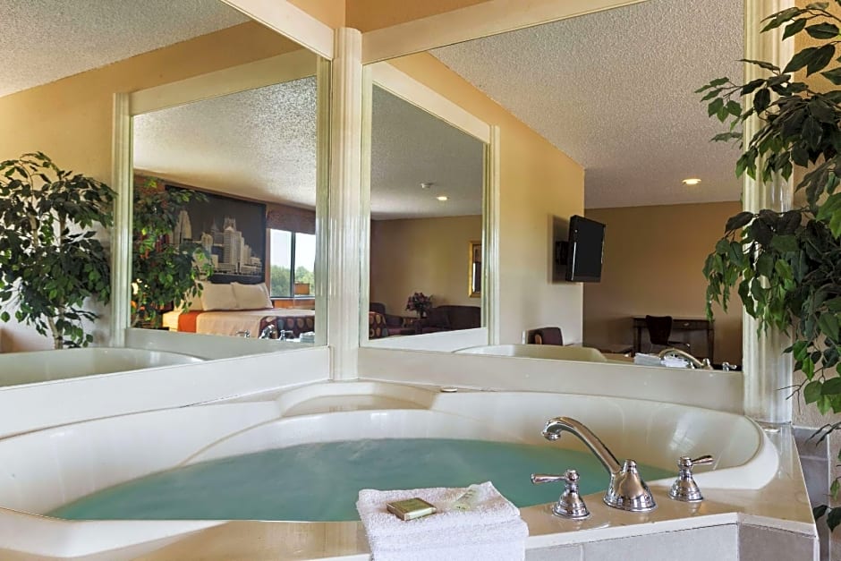 Super 8 by Wyndham Taylor/Detroit Area