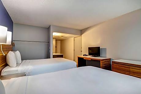 King Room with Roll-in Shower - Disability Access - Non-Smoking