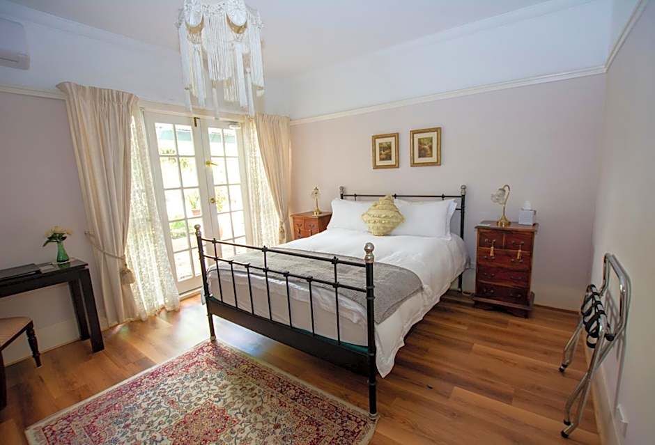 Rosebridge House Bed & Breakfast
