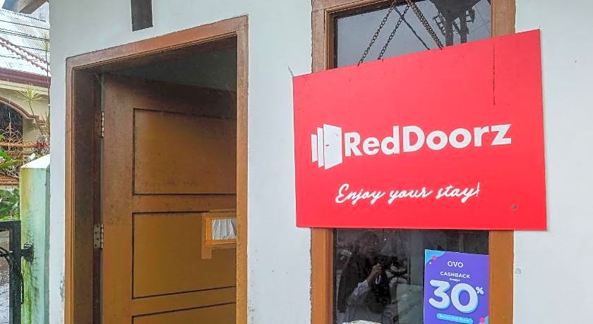 RedDoorz near Politeknik Manado