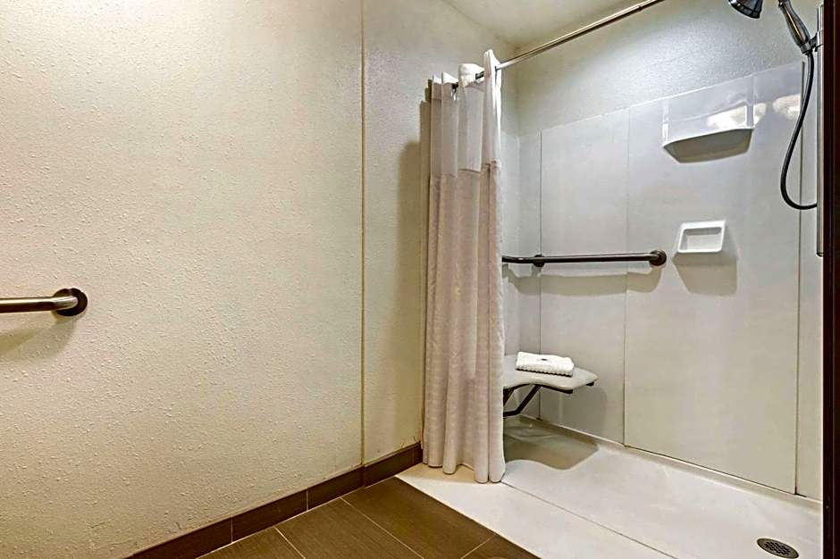 Comfort Inn & Suites near Route 66