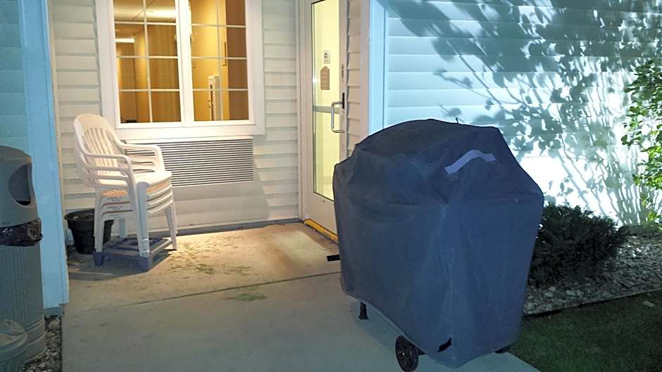 Cobblestone Inn & Suites - Brillion