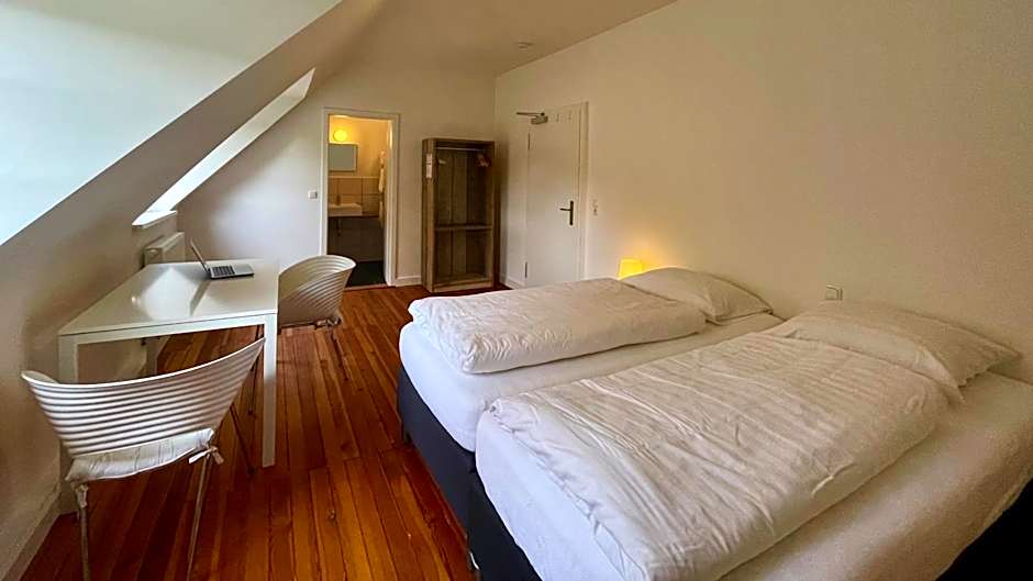 Foto 1 daripada 8 — Double Room with Private Bathroom