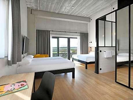 Standard Room with 1 double bed and 2 single beds
