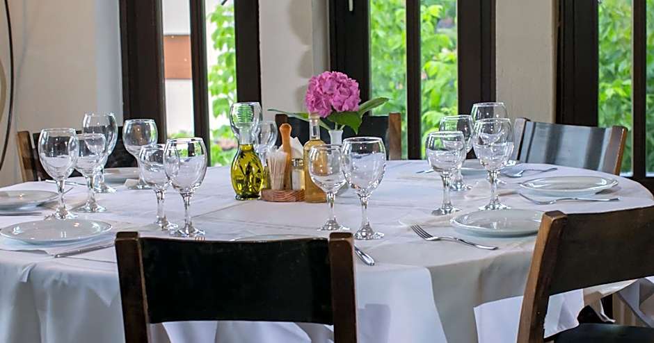 Oikoperiigitis Hotel