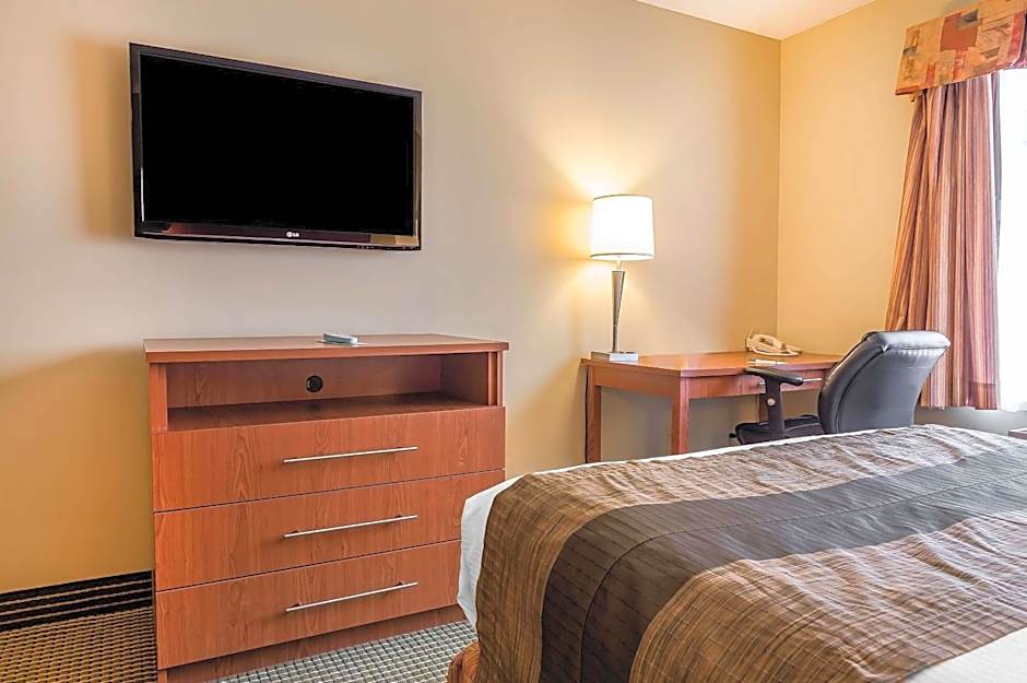 Quality Inn & Suites Hawkesbury