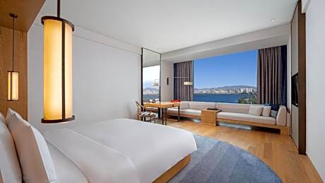 Standard King Room with Lake View