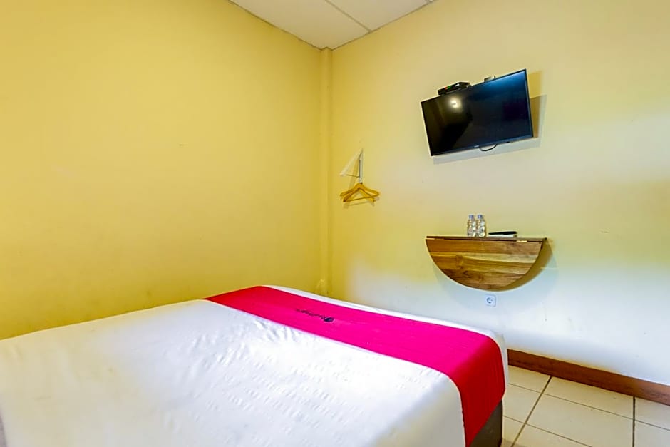 RedDoorz @ Iodium Residence Cikarang