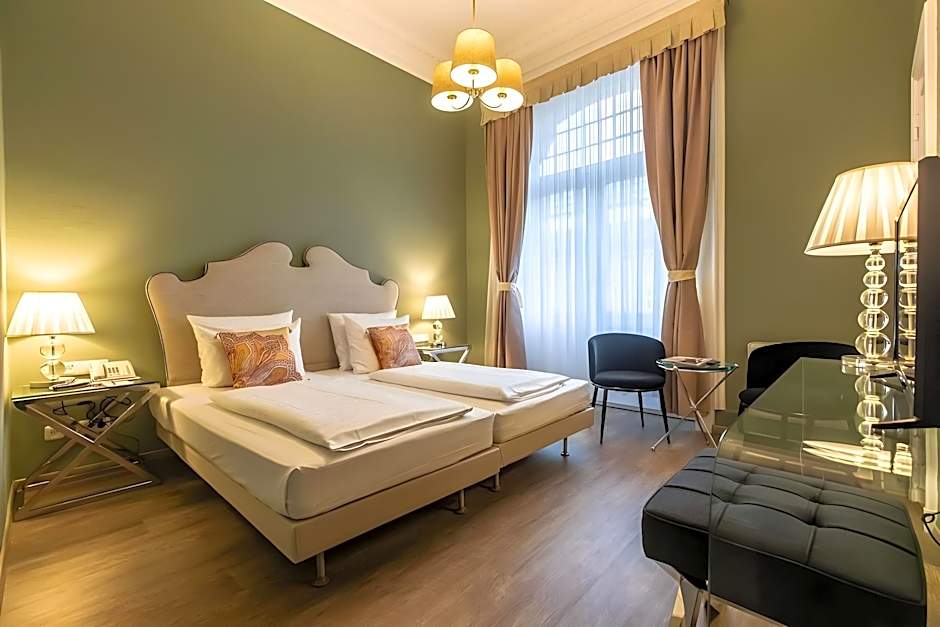 Hotel Monopol - Central Station