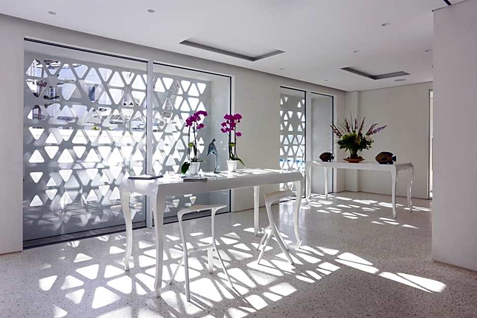 Mykonos Dove Beachfront Hotel