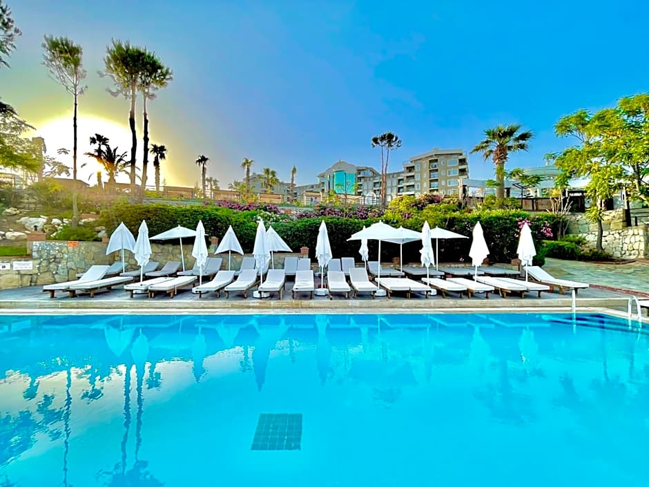 LAUR HOTELS Experience & Elegance