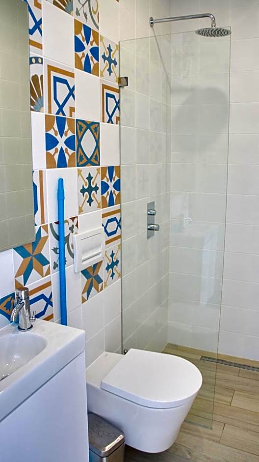 Topcity Hostel & Suites