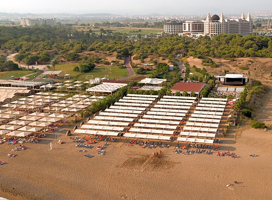 J'Adore Deluxe Hotel & Spa