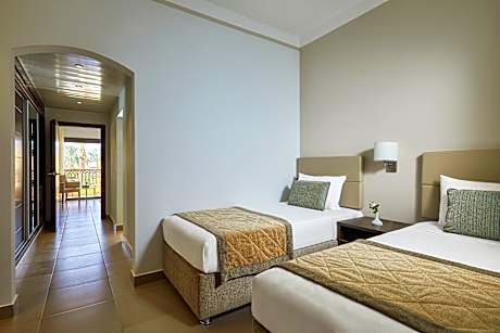 Triple Family, Queen Bed, Sea View