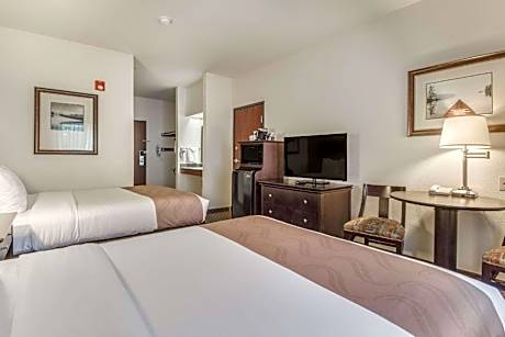 2 Queen Beds