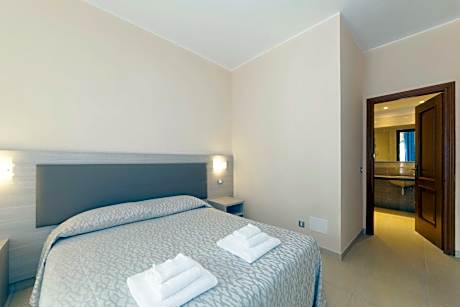 Apartment with Garden View