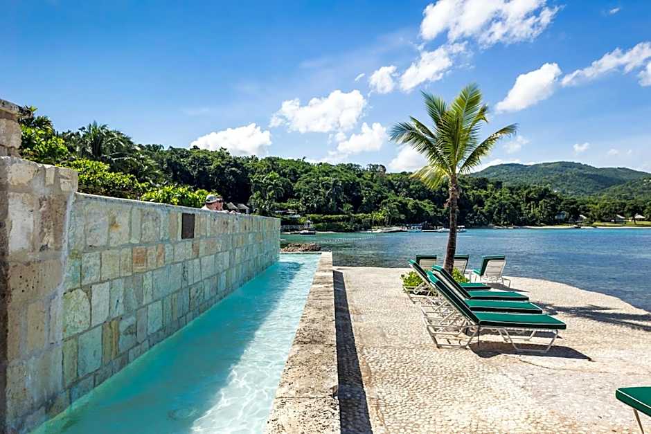 Round Hill Hotel & Villas