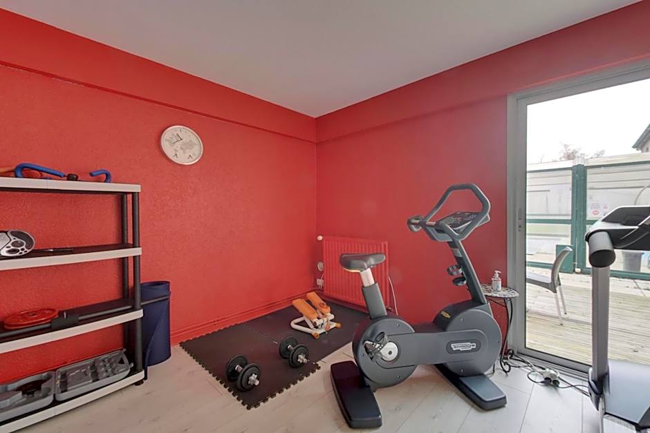 Hotel The Originals Bernay Acropole