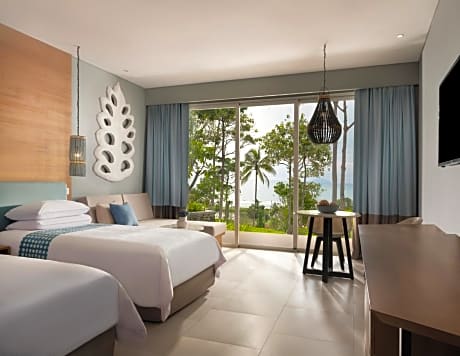 Suite with Cozy Garden Ocean View