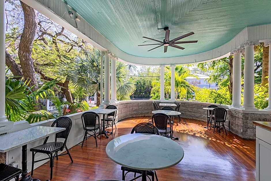 Deluxe King - Curry Mansion with Pool!