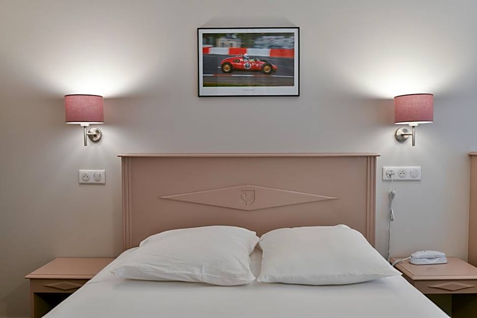 Photo 1 of 5 of Triple Room