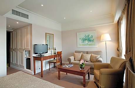 Junior Suite with Acropolis View