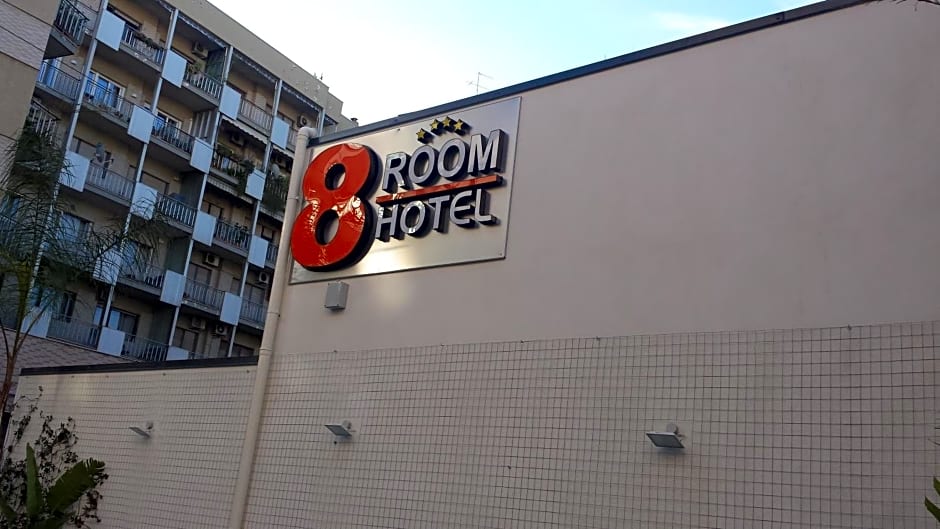 8room hotel