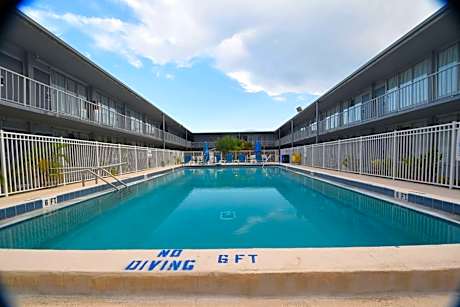 Days Inn by Wyndham Stuart