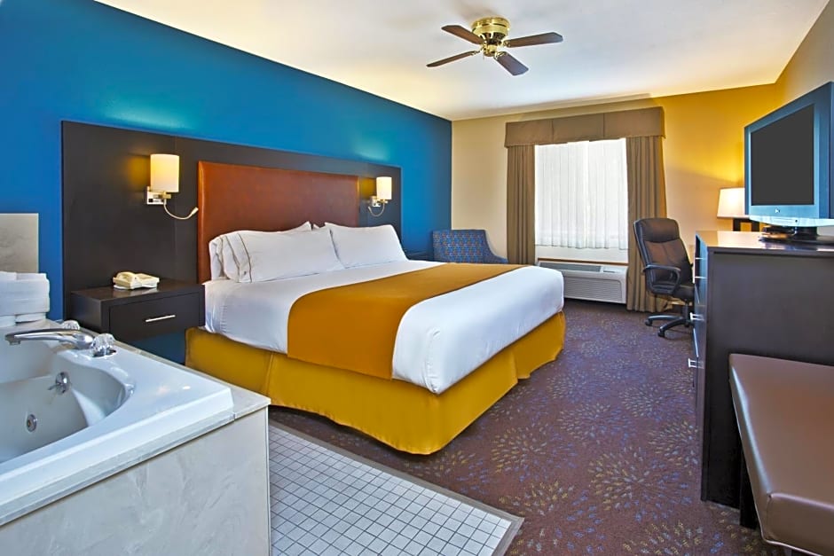 Holiday Inn Express Mackinaw City