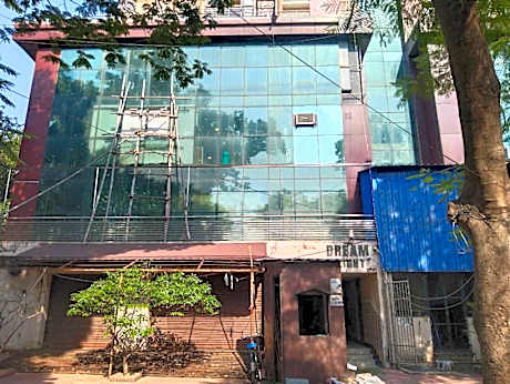 Hotel O Couples Hotel