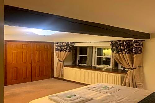 OYO Ye Olde Mustard Pot