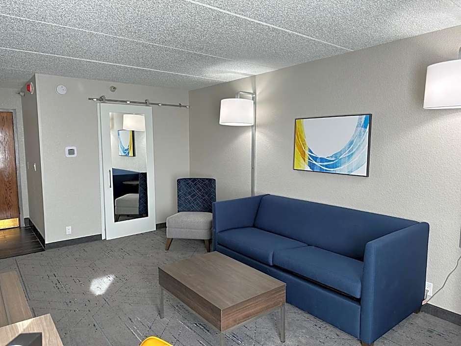 Holiday Inn Express & Suites Eden Prairie  Minneapolis By IHG