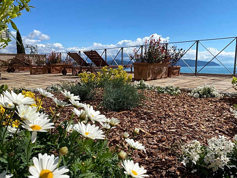 Miramare Apartments&Suites