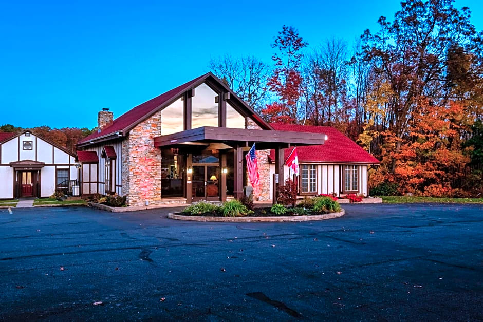 Red Roof Inn & Suites Hazleton