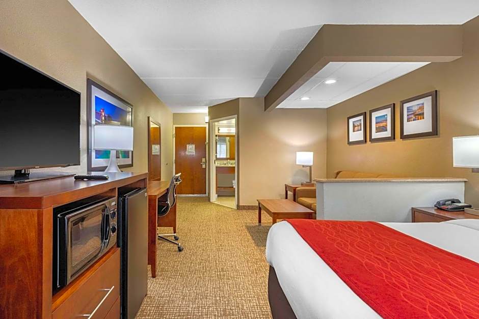 Comfort Inn & Suites Hamilton Place