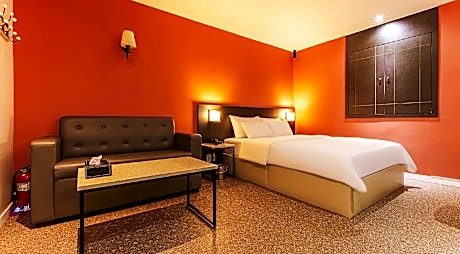 Walk-in Special - Deluxe Room