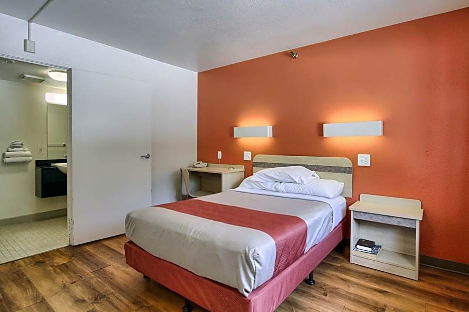 Motel 6-New Cumberland, PA - Harrisburg - Hershey South