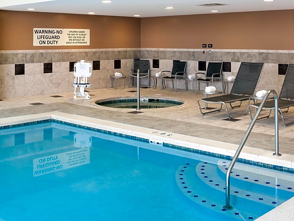 Hampton Inn & Suites Omaha-Downtown