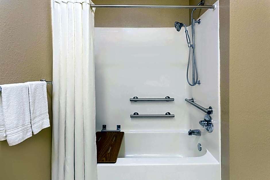 Super 8 by Wyndham Freeport