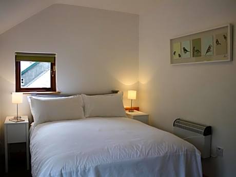 Apartment with Garden View